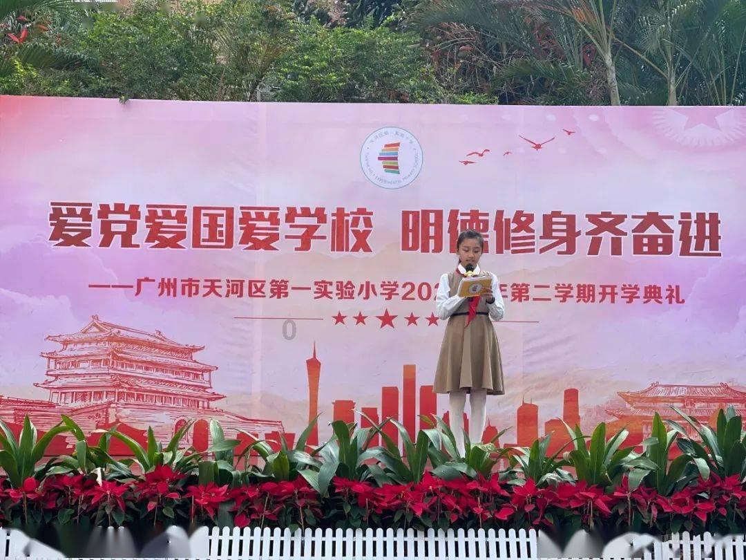 武汉一退伍女孩放弃保研考上北大，你如何评价她的经历？游戏画面